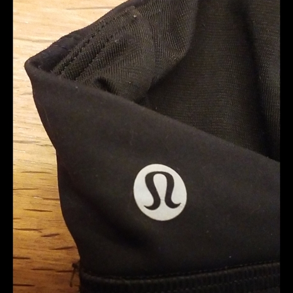 Lululemon is bra  size 1o - Picture 3 of 4